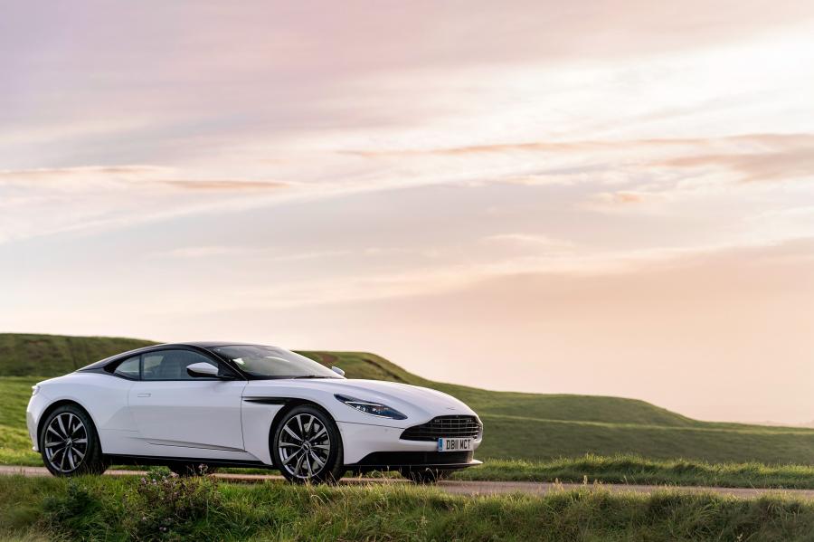  Aston Martin DB11 V8 2017 года  (UK) (фото 26 из 40)
